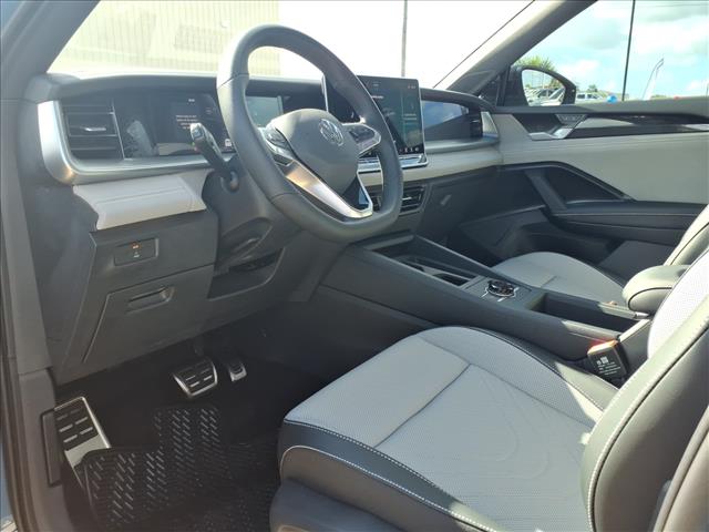2025 Volkswagen Tiguan SE R-Line Black