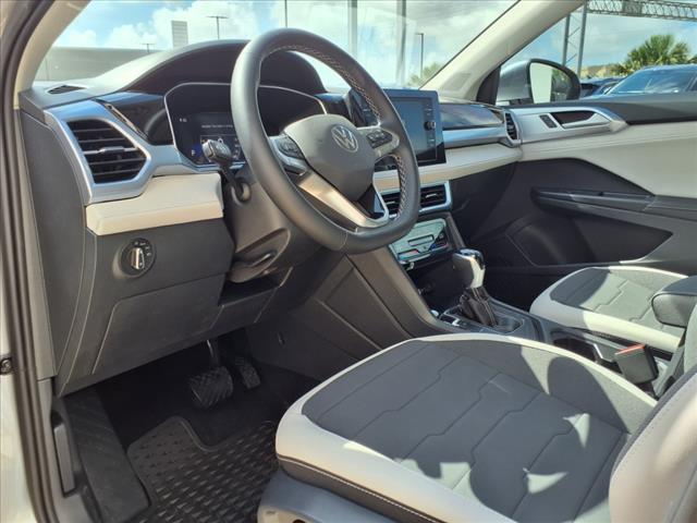 2025 Volkswagen Taos 1.5T SE