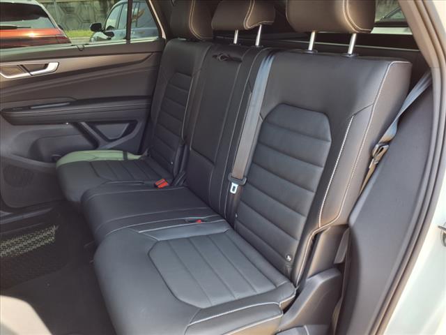 2025 Volkswagen Atlas Cross Sport 2.0T SEL R-Line Black