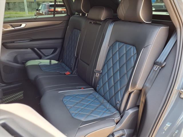 2025 Volkswagen Atlas Cross Sport 2.0T SEL Premium R-Line