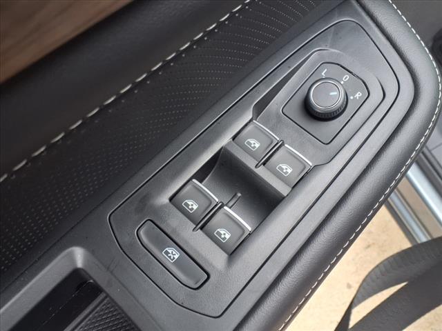 2025 Volkswagen Atlas 2.0T SE w/ Technology