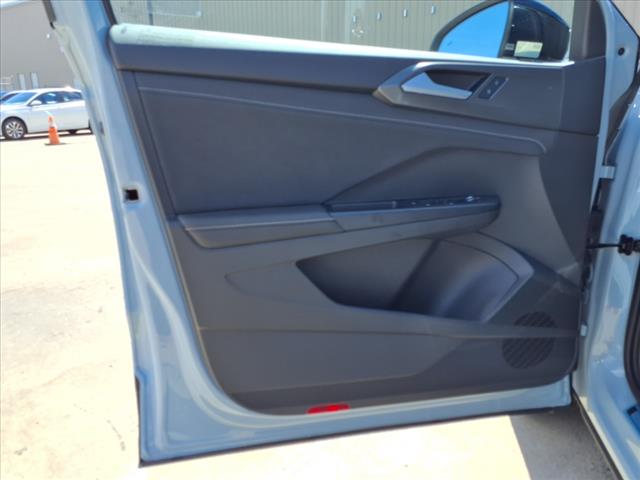 2025 Volkswagen Taos 1.5T SE Black