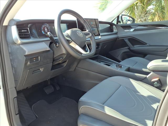 2025 Volkswagen Tiguan 2.0T SE