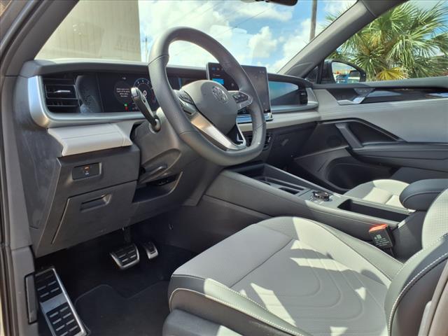 2025 Volkswagen Tiguan 2.0T SE R-Line Black