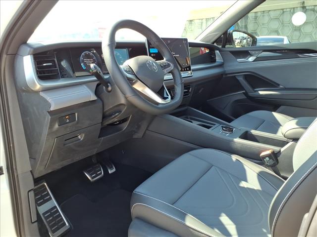2025 Volkswagen Tiguan 2.0T SE R-Line Black