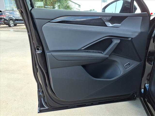 2025 Volkswagen Tiguan SE R-Line Black
