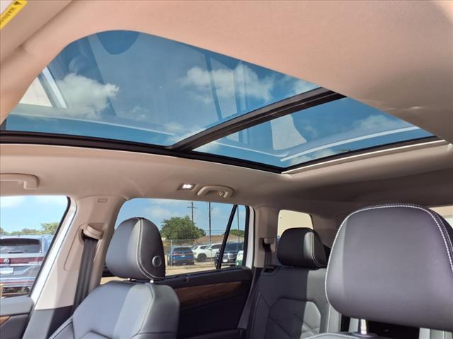 2025 Volkswagen Atlas 2.0T SE w/ Technology