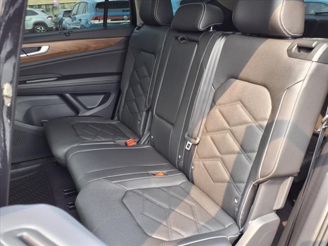 2025 Volkswagen Atlas 2.0T SE w/ Technology