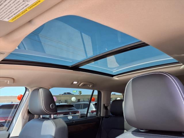 2025 Volkswagen Atlas 2.0T SE w/ Technology
