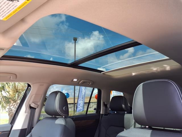 2025 Volkswagen Atlas 2.0T SE w/ Technology