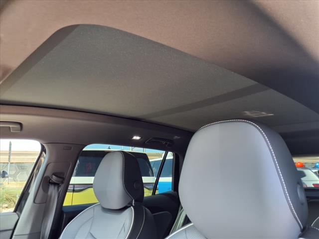 2025 Volkswagen Tiguan 2.0T SEL R-Line