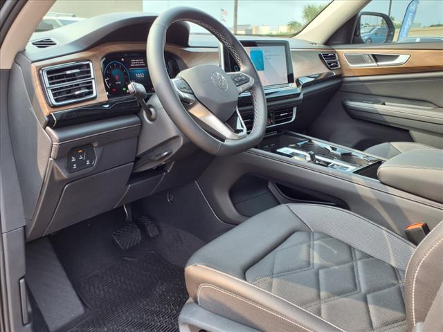 2025 Volkswagen Atlas 2.0T SE w/ Technology