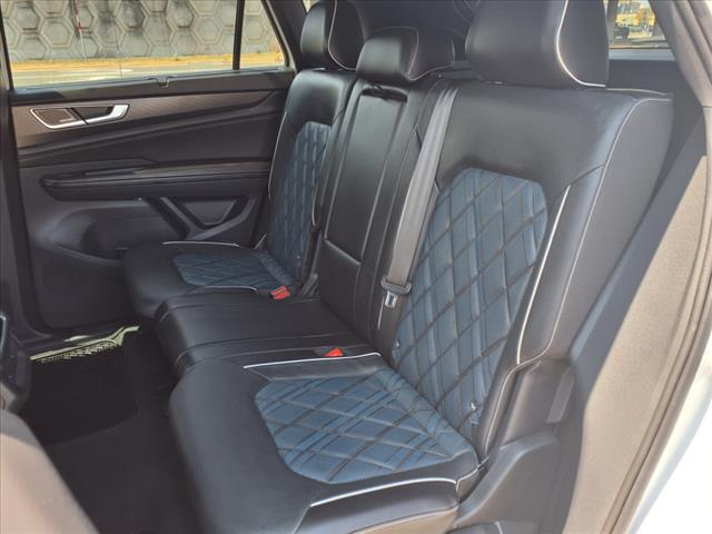 2024 Volkswagen Atlas Cross Sport 2.0T SEL Premium R-Line