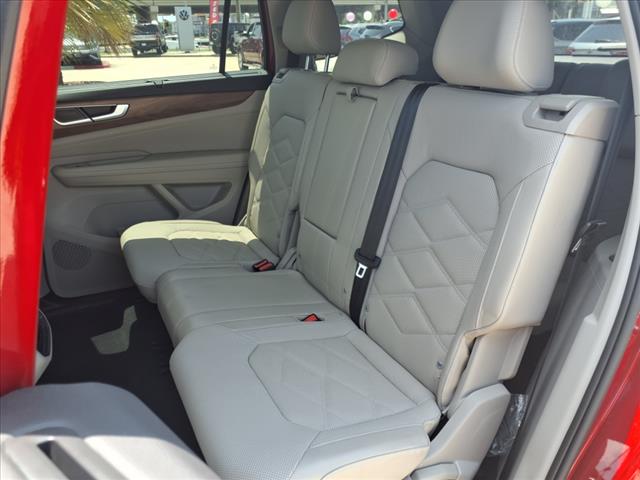 2024 Volkswagen Atlas 2.0T SE w/ Technology