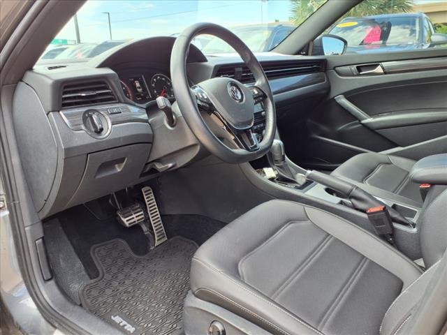 2022 Volkswagen Passat 2.0T R-Line