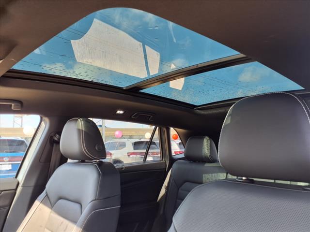 2025 Volkswagen Atlas Cross Sport 2.0T SEL