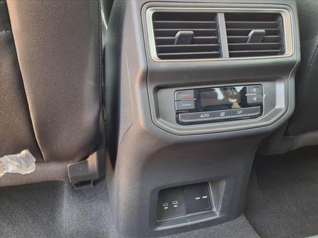2024 Volkswagen Atlas 2.0T SE w/ Technology