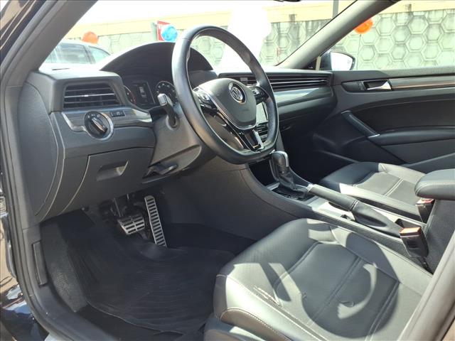 2022 Volkswagen Passat 2.0T R-Line