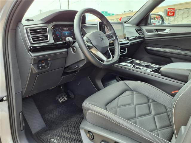 2024 Volkswagen Atlas Cross Sport 2.0T SE w/ Technology