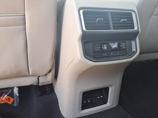 2024 Volkswagen Atlas 2.0T SE w/ Technology