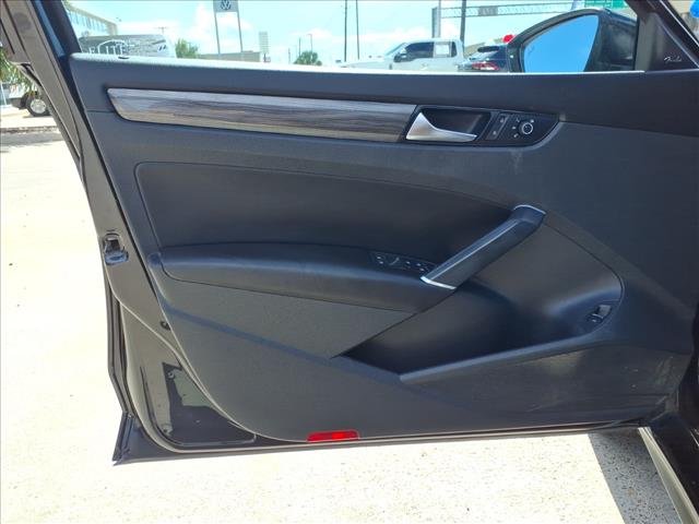 2022 Volkswagen Passat 2.0T R-Line
