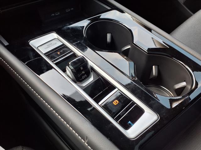 2025 Volkswagen Atlas 2.0T SE w/ Technology