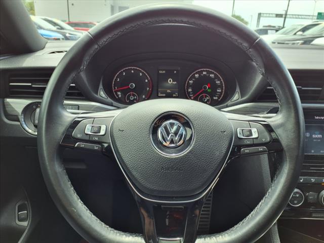 2022 Volkswagen Passat 2.0T R-Line