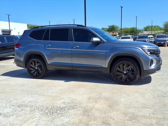 2025 Volkswagen Atlas 2.0T SE w/ Technology