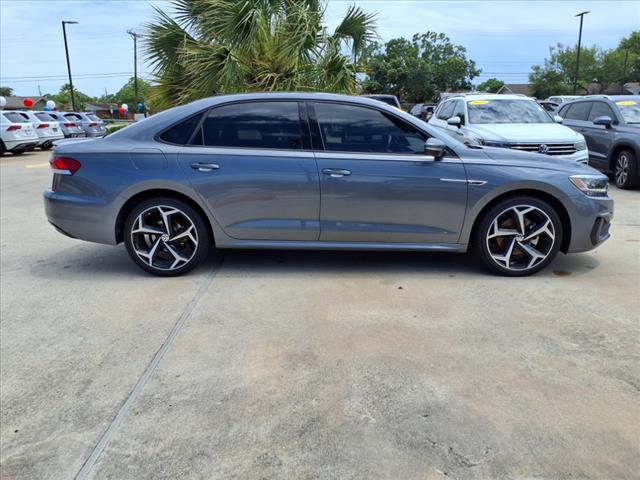 2022 Volkswagen Passat 2.0T R-Line