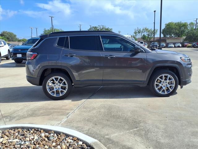 2023 Jeep Compass Latitude Lux