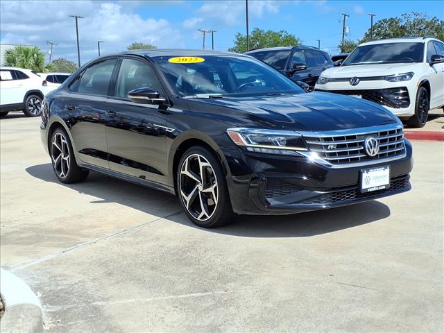 2022 Volkswagen Passat 2.0T R-Line