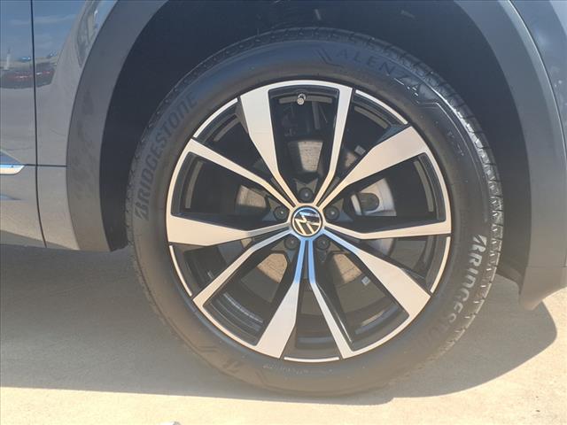 2025 Volkswagen Atlas Cross Sport 2.0T SEL Premium R-Line