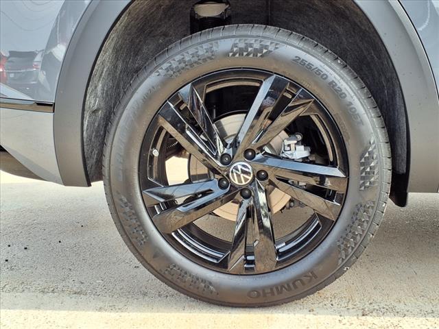 2025 Volkswagen Atlas Cross Sport 2.0T SEL R-Line Black