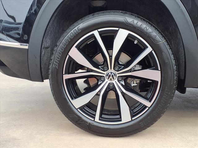 2025 Volkswagen Atlas Cross Sport 2.0T SEL Premium R-Line