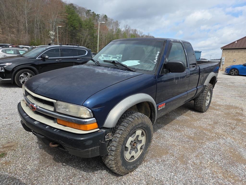2000 Chevrolet S-10 LS Extended Cab 4WD