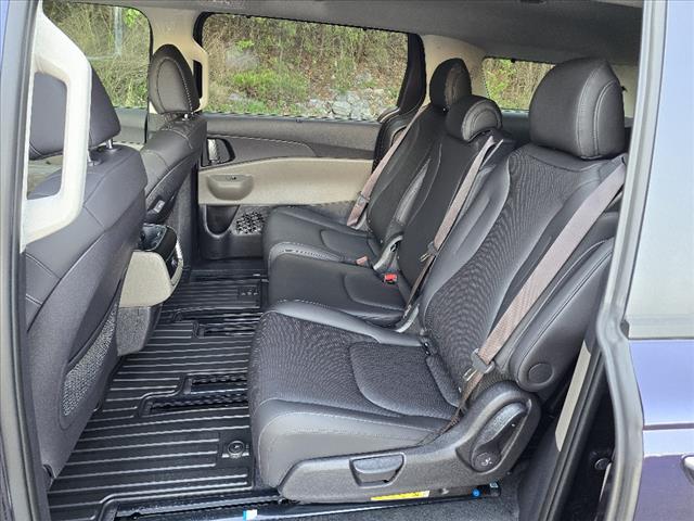 2025 Kia Carnival EX