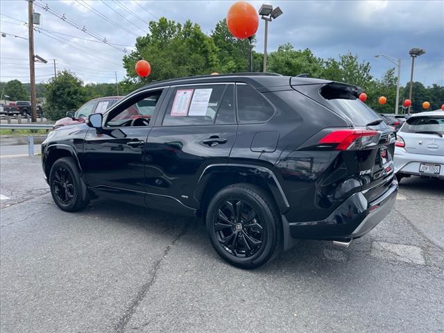 2022 Toyota RAV4 Hybrid SE