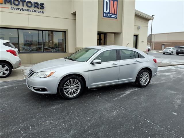 2012 Chrysler 200 Limited:R8233C
