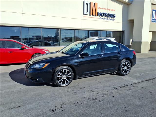 2014 Chrysler 200 Limited:R8245C