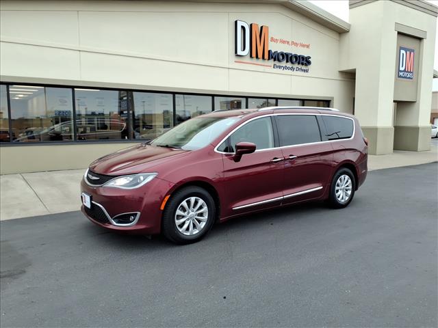 2018 Chrysler Pacifica Touring L:R8317C