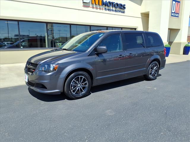 2017 Dodge Grand Caravan SE:R8306C