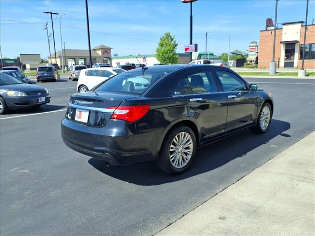 2012 Chrysler 200 Limited:R8356C