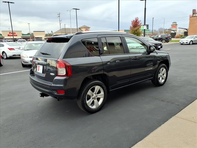 2015 Jeep Compass Latitude:R8143M