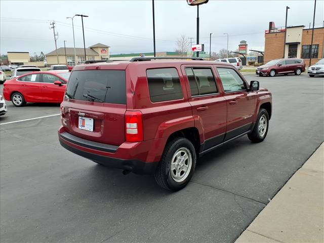 2016 Jeep Patriot Sport:R8324C