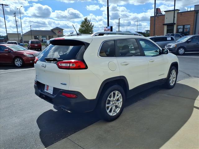 2017 Jeep Cherokee Latitude:R8469M