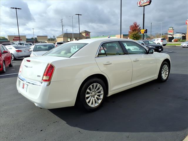 2011 Chrysler 300 Base:R8097C
