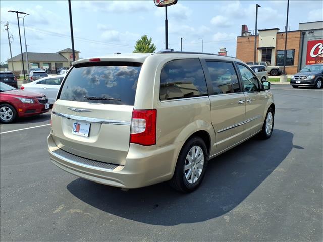 2015 Chrysler Town and Country Touring:R8283MA