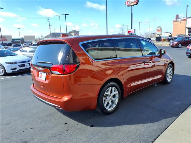 2018 Chrysler Pacifica Touring Plus:R8298C