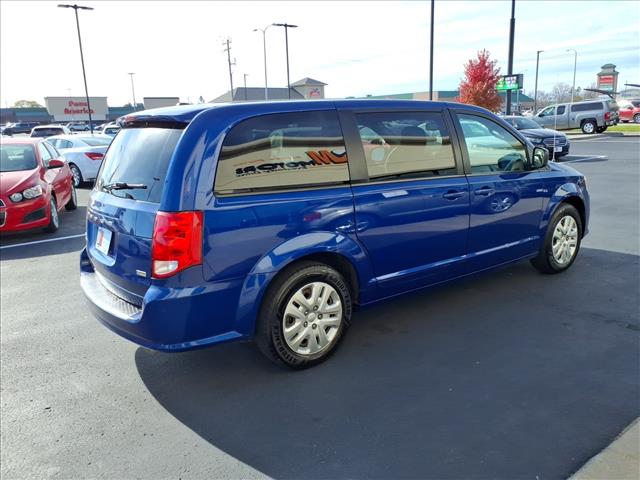2018 Dodge Grand Caravan SE:R8160R