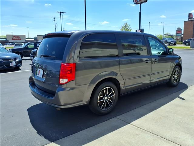 2017 Dodge Grand Caravan SE:R8306C